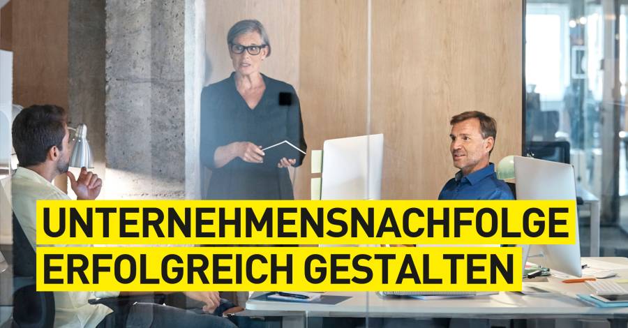 Drei Personen im Büro bei einer Besprechung. Textblock zur Unternehmensnachfolge
